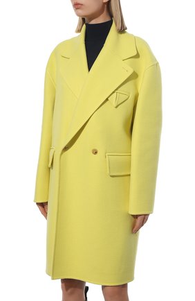 Женское кашемировое пальто BOTTEGA VENETA желтого цвета, арт. 689344/VF3W0 | Фото 3 (Материал внешний: Шерсть, Кашемир; Рукава: Длинные; Длина (верхняя одежда): До колена; 1-2-бортные: Однобортные; Стили: Кэжуэл)