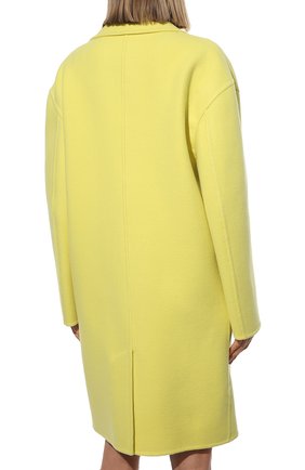 Женское кашемировое пальто BOTTEGA VENETA желтого цвета, арт. 689344/VF3W0 | Фото 4 (Материал внешний: Шерсть, Кашемир; Рукава: Длинные; Длина (верхняя одежда): До колена; 1-2-бортные: Однобортные; Стили: Кэжуэл)