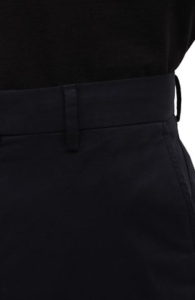 Мужские хлопковые брюки ERMENEGILDO ZEGNA темно-синего цвета, арт. UWI17/TR00 | Фото 5 (Силуэт М (брюки): Чиносы; Длина (брюки, джинсы): Стандартные; Случай: Повседневный; Материал внешний: Хлопок; Стили: Кэжуэл)