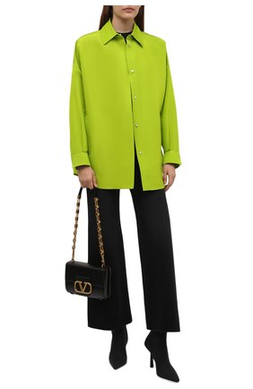 Женская шелковая рубашка VALENTINO салатового цвета, арт. XB3CI0R16DE | Фото 2 (Материал внешний: Шелк; Рукава: Длинные; Стили: Гламурный; Длина (для топов): Удлиненные; Женское Кросс-КТ: Рубашка-одежда; Принт: Без принта)