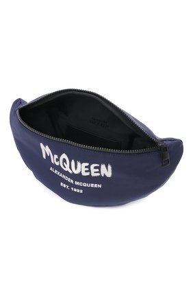 Мужская текстильная поясная сумка ALEXANDER MCQUEEN темно-синего цвета по цене 66800 руб., арт. 683109/1AABW | Фото 5 Мужская текстильная поясная сумка ALEXANDER MCQUEEN темно-синего цвета, арт. 683109/1AABW | Фото 5 (Случай: Повседневный; Размер: medium; Ремень/цепочка: На ремешке; Материал: Текстиль)