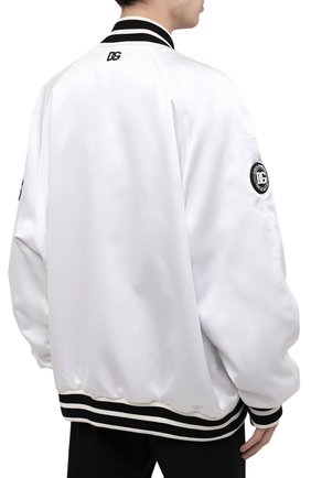 Мужской утепленный бомбер DOLCE & GABBANA белого цвета, арт. G9WX9Z/FUM86 | Фото 4 (Кросс-КТ: Куртка; Рукава: Длинные; Материал внешний: Синтетический материал; Принт: С принтом; Мужское Кросс-КТ: утепленные куртки; Стили: Спорт-шик; Материал подклада: Синтетический материал; Длина (верхняя одежда): Короткие)