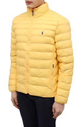 Мужская утепленная куртка POLO RALPH LAUREN желтого цвета, арт. 710810897 | Фото 3 (Кросс-КТ: Куртка; Рукава: Длинные; Материал внешний: Синтетический материал; Мужское Кросс-КТ: утепленные куртки; Материал подклада: Синтетический материал; Длина (верхняя одежда): Короткие; Стили: Кэжуэл)