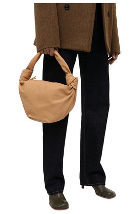Женская сумка double knot BOTTEGA VENETA бежевого цвета, арт. 690223/V1BW0 | Фото 2 (Размер: medium; Материал: Натуральная кожа; Сумки-технические: Сумки top-handle)