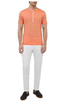Мужская льняная футболка 120% LINO оранжевого цвета, арт. V0M7672/E908/S00 | Фото 2 (Длина (для топов): Стандартные; Рукава: Короткие; Материал внешний: Лен; Принт: Без принта; Стили: Кэжуэл)