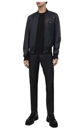 Мужской кожаный бомбер DOLCE & GABBANA темно-синего цвета по цене 239500 руб., арт. G9PB9L/FUL89 | Фото 2 Мужской кожаный бомбер DOLCE & GABBANA темно-синего цвета, арт. G9PB9L/FUL89 | Фото 2 (Материал подклада: Вискоза; Длина (верхняя одежда): Короткие; Материал внешний: Натуральная кожа; Рукава: Длинные; Кросс-КТ: Куртка; Мужское Кросс-КТ: Кожа и замша; Стили: Кэжуэл; Принт: Без принта)