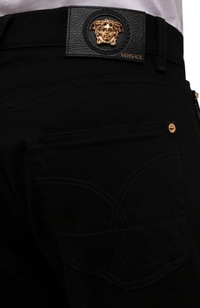 Мужские джинсы VERSACE черного цвета, арт. A86452/1A03069 | Фото 5 (Силуэт М (брюки): Прямые; Кросс-КТ: Деним; Длина (брюки, джинсы): Стандартные; Материал внешний: Хлопок, Деним; Стили: Кэжуэл)