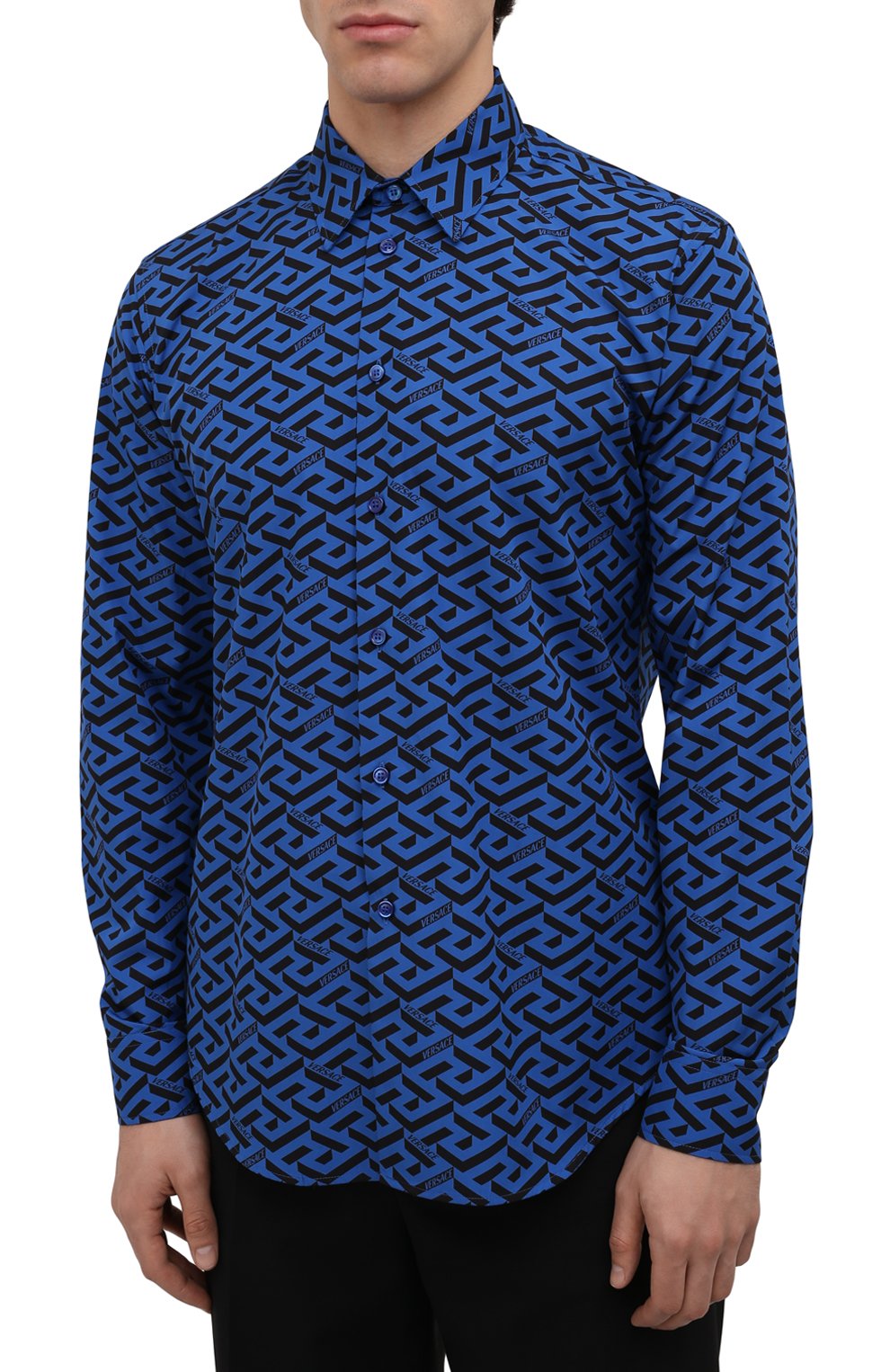 Мужская хлопковая рубашка VERSACE синего цвета, арт. 1003964/1A02796 | Фото 3 (Манжеты: На пуговицах; Воротник: Кент; Рукава: Длинные; Стили: Гламурный; Рубашки М: Regular Fit; Случай: Повседневный; Длина (для топов): Стандартные; Принт: С принтом; Материал внешний: Хлопок)