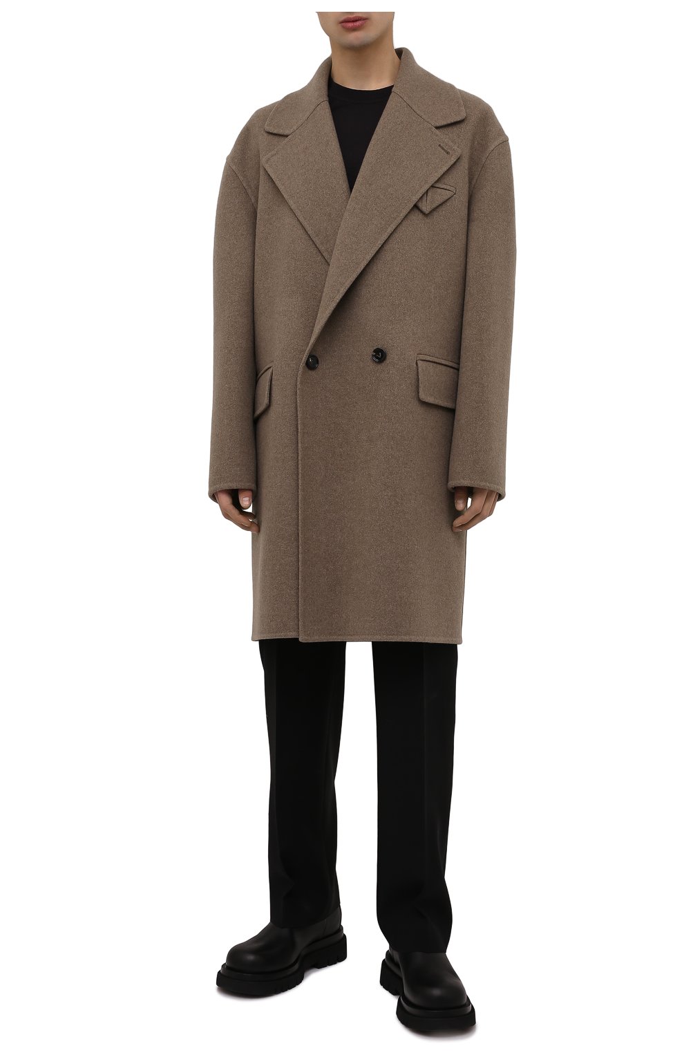 Мужской кашемировое пальто BOTTEGA VENETA бежевого цвета, арт. 686160/VKM90 | Фото 2 (Материал внешний: Шерсть, Кашемир; Рукава: Длинные; Длина (верхняя одежда): До колена; Мужское Кросс-КТ: пальто-верхняя одежда; Стили: Минимализм)