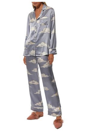 Женская шелковая пижама OLIVIA VON HALLE светло-голубого цвета, арт. PS2208 | Фото 2 (Материал внешний: Шелк; Рукава: Длинные; Длина Ж (юбки, платья, шорты): Мини; Длина (брюки, джинсы): Стандартные; Длина (для топов): Стандартные)