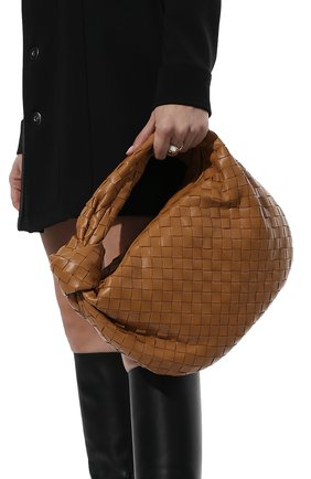 Женская сумка jodie BOTTEGA VENETA светло-коричневого цвета, арт. 690225/VCPP0 | Фото 2 (Размер: large; Материал: Натуральная кожа; Сумки-технические: Сумки top-handle)