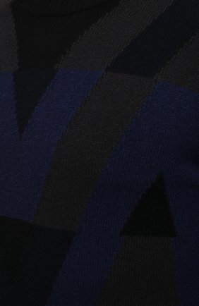 Мужской шерстяной свитер VALENTINO темно-синего цвета, арт. XV3KC19F866 | Фото 5 (Материал внешний: Шерсть; Рукава: Длинные; Длина (для топов): Стандартные; Принт: С принтом; Мужское Кросс-КТ: Свитер-одежда; Стили: Кэжуэл)