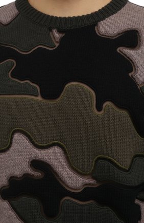 Мужской шерстяной свитер VALENTINO хаки цвета, арт. XV3KC18N84R | Фото 5 (Материал внешний: Шерсть; Рукава: Длинные; Длина (для топов): Стандартные; Принт: С принтом; Стили: Милитари; Мужское Кросс-КТ: Свитер-одежда)