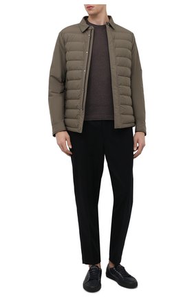 Мужская пуховая куртка ERMENEGILDO ZEGNA хаки цвета по цене 218500 руб., арт. UWT35/W114B | Фото 2 Мужская пуховая куртка ERMENEGILDO ZEGNA хаки цвета, арт. UWT35/W114B | Фото 2 (Материал подклада: Синтетический материал; Материал внешний: Синтетический материал; Материал утеплителя: Пух и перо; Рукава: Длинные; Длина (верхняя одежда): Короткие; Кросс-КТ: Куртка; Стили: Милитари; Региональные ограничения белый список (Axapta Mercury): RU; Мужское Кросс-КТ: Куртка-верхняя одежда)