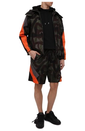 Мужские хлопковые шорты DSQUARED2 хаки цвета по цене 59750 руб., арт. S74MU0706/S54405 | Фото 2 Мужские хлопковые шорты DSQUARED2 хаки цвета, арт. S74MU0706/S54405 | Фото 2 (Длина Шорты М: Ниже колена; Материал внешний: Хлопок; Мужское Кросс-КТ: Шорты-одежда; Принт: С принтом; Стили: Милитари)