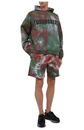 Мужские хлопковые шорты DSQUARED2 зеленого цвета по цене 38950 руб., арт. S74MU0688/S25030 | Фото 2 Мужские хлопковые шорты DSQUARED2 зеленого цвета, арт. S74MU0688/S25030 | Фото 2 (Материал внешний: Хлопок; Длина Шорты М: До колена; Принт: С принтом; Стили: Гранж; Случай: Повседневный)