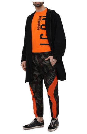 Мужские хлопковые джоггеры DSQUARED2 хаки цвета по цене 69900 руб., арт. S74KB0609/S54405 | Фото 2 Мужские хлопковые джоггеры DSQUARED2 хаки цвета, арт. S74KB0609/S54405 | Фото 2 (Длина (брюки, джинсы): Укороченные; Материал внешний: Хлопок; Силуэт М (брюки): Джоггеры; Стили: Милитари)