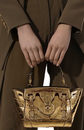 Женская сумка ricky 18 из кожи аллигатора RALPH LAUREN золотого цвета по цене 8325000 тенге, арт. 435867906/AMIS | Фото 2 Женская сумка ricky 18 из кожи аллигатора RALPH LAUREN золотого цвета, арт. 435867906/AMIS | Фото 2 (Ремень/цепочка: На ремешке; Материал: Экзотическая кожа; Размер: medium; Сумки-технические: Сумки top-handle; Женское Кросс-КТ: Вечерняя сумка)