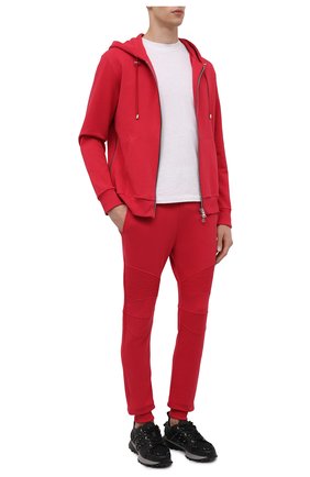 Мужской хлопковая толстовка BALMAIN красного цвета по цене 109000 руб., арт. XH1JR010/BB23 | Фото 2 Мужской хлопковая толстовка BALMAIN красного цвета, арт. XH1JR010/BB23 | Фото 2 (Длина (для топов): Стандартные; Материал внешний: Хлопок; Рукава: Длинные; Мужское Кросс-КТ: Толстовка-одежда; Стили: Спорт-шик)