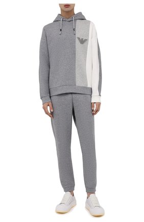Мужской хлопковое худи EMPORIO ARMANI серого цвета по цене 26850 руб., арт. 3L1MCA/1JHSZ | Фото 2 Мужской хлопковое худи EMPORIO ARMANI серого цвета, арт. 3L1MCA/1JHSZ | Фото 2 (Материал внешний: Хлопок; Мужское Кросс-КТ: Худи-одежда; Стили: Спорт-шик, Кэжуэл; Рукава: Длинные; Принт: Без принта, С принтом; Длина (для топов): Стандартные)