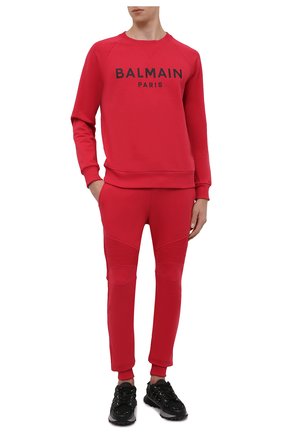 Мужские хлопковые джоггеры BALMAIN красного цвета по цене 79550 руб., арт. XH10B000/BB24 | Фото 2 Мужские хлопковые джоггеры BALMAIN красного цвета, арт. XH10B000/BB24 | Фото 2 (Длина (брюки, джинсы): Стандартные; Силуэт М (брюки): Джоггеры; Материал внешний: Хлопок; Стили: Спорт-шик)