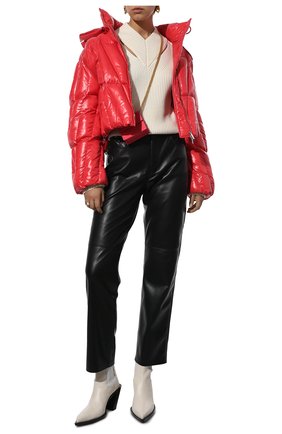 Женская утепленная куртка VALENTINO красного цвета, арт. XB3CN0605LE | Фото 2 (Материал внешний: Синтетический материал; Материал подклада: Синтетический материал; Рукава: Длинные; Длина (верхняя одежда): Короткие; Кросс-КТ: Куртка, Утепленный; Стили: Гламурный)