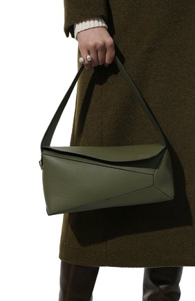 Женская сумка puzzle hobo LOEWE зеленого цвета, арт. A510J67X01 | Фото 2 (Материал: Натуральная кожа; Размер: medium; Сумки-технические: Сумки top-handle)