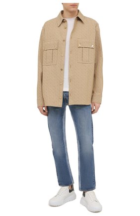 Мужская хлопковая рубашка BALMAIN бежевого цвета по цене 145500 руб., арт. XH1HS030/CB65 | Фото 2 Мужская хлопковая рубашка BALMAIN бежевого цвета, арт. XH1HS030/CB65 | Фото 2 (Рукава: Длинные; Длина (для топов): Стандартные; Материал внешний: Хлопок; Случай: Повседневный; Рубашки М: Classic Fit; Манжеты: На пуговицах; Принт: С принтом; Воротник: Кент; Стили: Кэжуэл)