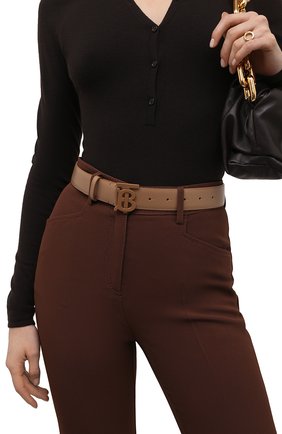 Женский кожаный ремень BURBERRY бежевого цвета, арт. 8049236 | Фото 2 (Материал: Натуральная кожа)