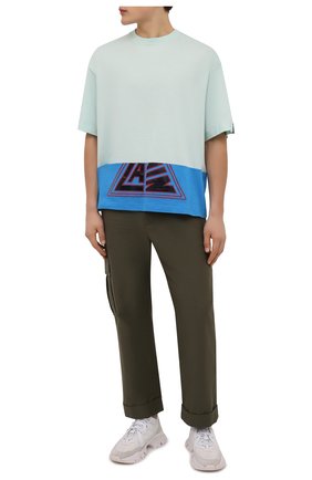 Мужская хлопковая футболка LANVIN светло-голубого цвета по цене 42250 руб., арт. RM-TS0041-J196-P22 | Фото 2 Мужская хлопковая футболка LANVIN светло-голубого цвета, арт. RM-TS0041-J196-P22 | Фото 2 (Материал внешний: Хлопок; Длина (для топов): Стандартные; Принт: С принтом; Стили: Гранж; Рукава: Короткие)