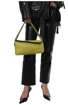 Женская сумка puzzle hobo LOEWE салатового цвета, арт. A510J67X01 | Фото 2 (Материал: Натуральная кожа; Размер: medium; Сумки-технические: Сумки top-handle)