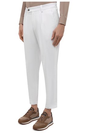 Мужские хлопковые брюки BOSS белого цвета, арт. 50464590 | Фото 3 (Силуэт М (брюки): Чиносы; Длина (брюки, джинсы): Стандартные; Случай: Повседневный; Материал внешний: Хлопок; Стили: Кэжуэл)