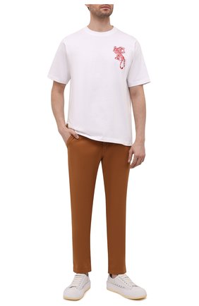 Мужские хлопковые брюки KENZO светло-коричневого цвета по цене 26650 руб., арт. FC55PA1051TA | Фото 2 Мужские хлопковые брюки KENZO светло-коричневого цвета, арт. FC55PA1051TA | Фото 2 (Материал внешний: Хлопок; Длина (брюки, джинсы): Стандартные; Случай: Повседневный; Стили: Кэжуэл)