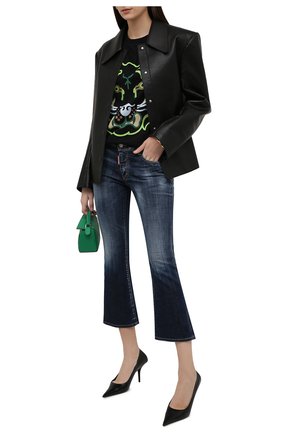 Женские джинсы DSQUARED2 темно-синего цвета по цене 52050 руб., арт. S75LB0578/S30342 | Фото 2 Женские джинсы DSQUARED2 темно-синего цвета, арт. S75LB0578/S30342 | Фото 2 (Материал внешний: Хлопок, Деним; Длина (брюки, джинсы): Укороченные; Кросс-КТ: Деним; Детали: Потертости; Стили: Гранж; Силуэт Ж (брюки и джинсы): Расклешенные)
