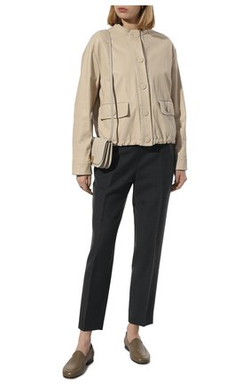 Женский кожаный бомбер GIORGIO ARMANI бежевого цвета по цене 431500 руб., арт. IAG11P/IAP14 | Фото 2 Женский кожаный бомбер GIORGIO ARMANI бежевого цвета, арт. IAG11P/IAP14 | Фото 2 (Рукава: Длинные; Материал подклада: Хлопок; Материал внешний: Натуральная кожа; Длина (верхняя одежда): Короткие; Кросс-КТ: бомбер, Куртка; Женское Кросс-КТ: Замша и кожа; Стили: Гранж)