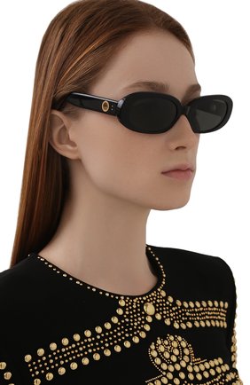 Женские солнцезащитные очки LINDA FARROW черного цвета, арт. LFL1252C1SUN | Фото 2 (Тип очков: С/з; Очки форма: Овальные; Оптика Гендер: оптика-женское)