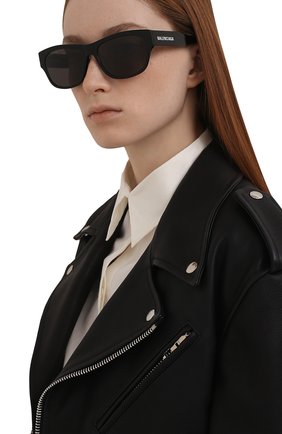 Женские солнцезащитные очки BALENCIAGA черного цвета, арт. BB0164S 001 | Фото 2 (Тип очков: С/з; Очки форма: Прямоугольные; Оптика Гендер: оптика-женское)