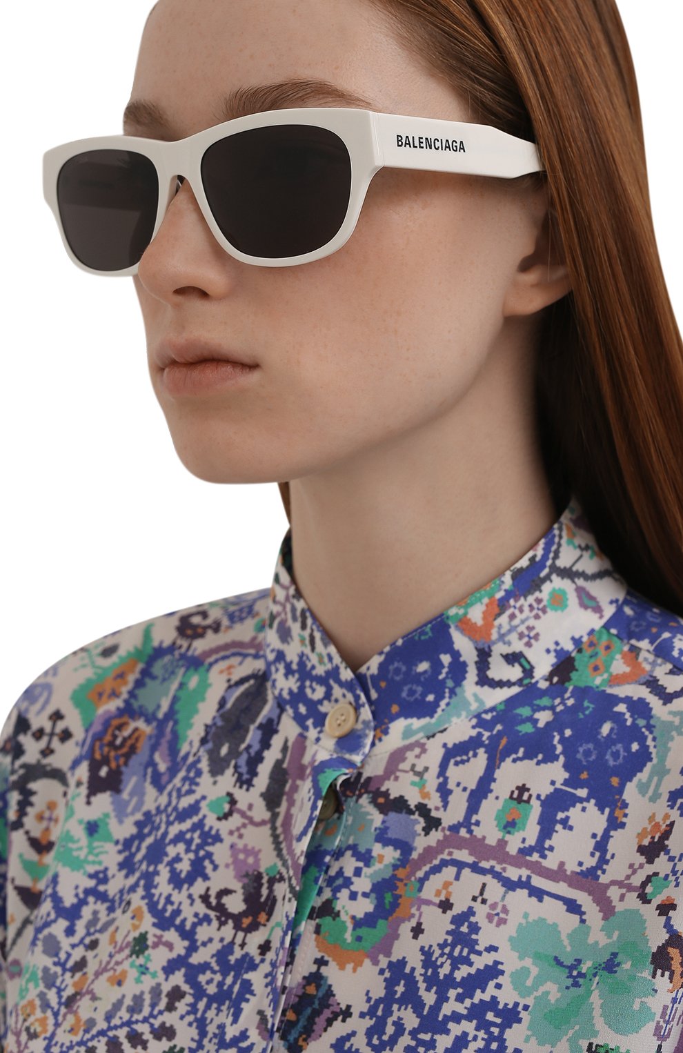 Женские солнцезащитные очки BALENCIAGA белого цвета, арт. BB0164S 003 | Фото 2 (Тип очков: С/з; Оптика Гендер: оптика-женское; Очки форма: Прямоугольные)