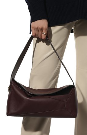 Женская сумка puzzle hobo LOEWE бордового цвета, арт. A510J67X01 | Фото 2 (Материал: Натуральная кожа; Размер: medium; Сумки-технические: Сумки top-handle)
