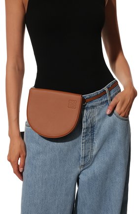 Женская сумка heel LOEWE коричневого цвета, арт. 109.54.V01 | Фото 2 (Материал: Натуральная кожа; Размер: mini; Ремень/цепочка: На ремешке; Сумки-технические: Сумки через плечо)
