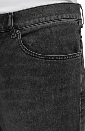 Мужские джинсы DIESEL темно-серого цвета, арт. A03573/09C47 | Фото 5 (Силуэт М (брюки): Прямые; Кросс-КТ: Деним; Длина (брюки, джинсы): Стандартные; Материал внешний: Хлопок, Деним; Детали: Потертости; Стили: Кэжуэл)