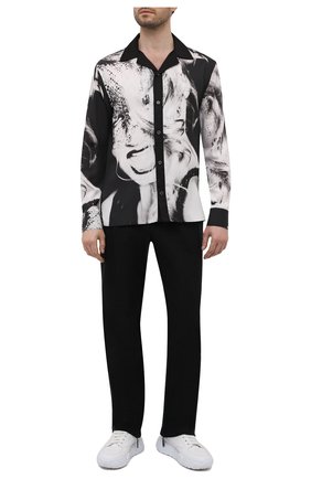 Мужская рубашка LIMITATO черно-белого цвета по цене 38350 руб., арт. H0ME/L0NG SLEEVE SHIRT | Фото 2 Мужская рубашка LIMITATO черно-белого цвета, арт. H0ME/L0NG SLEEVE SHIRT | Фото 2 (Рукава: Длинные; Материал внешний: Растительное волокно; Длина (для топов): Стандартные; Случай: Повседневный; Манжеты: На пуговицах; Воротник: Отложной; Принт: С принтом; Стили: Гранж)