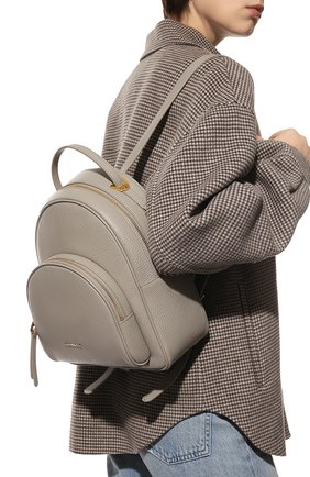 Женский рюкзак lea small COCCINELLE серого цвета, арт. E1 L60 14 01 01 | Фото 2 (Материал: Натуральная кожа; Размер: mini; Стили: Кэжуэл)