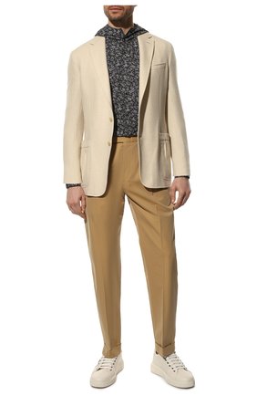 Мужская хлопковая рубашка KITON черно-белого цвета по цене 63400 руб., арт. UMCMARH0807804 | Фото 2 Мужская хлопковая рубашка KITON черно-белого цвета, арт. UMCMARH0807804 | Фото 2 (Материал внешний: Хлопок; Длина (для топов): Стандартные; Рукава: Длинные; Случай: Повседневный; Воротник: С капюшоном; Манжеты: На кнопках; Принт: С принтом; Стили: Кэжуэл)