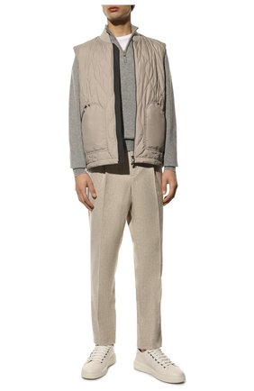 Мужской утепленный жилет Z ZEGNA светло-бежевого цвета по цене 54850 руб., арт. VZ023/ZZ019 | Фото 2 Мужской утепленный жилет Z ZEGNA светло-бежевого цвета, арт. VZ023/ZZ019 | Фото 2 (Материал внешний: Синтетический материал; Материал подклада: Синтетический материал; Длина (верхняя одежда): Короткие; Кросс-КТ: Куртка; Стили: Кэжуэл)