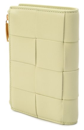 Женские кожаное портмоне BOTTEGA VENETA салатового цвета, арт. 667130/VCQC1 | Фото 2 (Материал: Натуральная кожа)