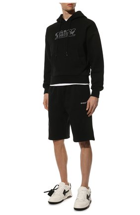 Мужские хлопковые шорты OFF-WHITE черного цвета по цене 36550 руб., арт. 0MCI013S22FLE007 | Фото 2 Мужские хлопковые шорты OFF-WHITE черного цвета, арт. 0MCI013S22FLE007 | Фото 2 (Длина Шорты М: Ниже колена; Материал внешний: Хлопок; Кросс-КТ: Трикотаж; Принт: С принтом; Стили: Спорт-шик)