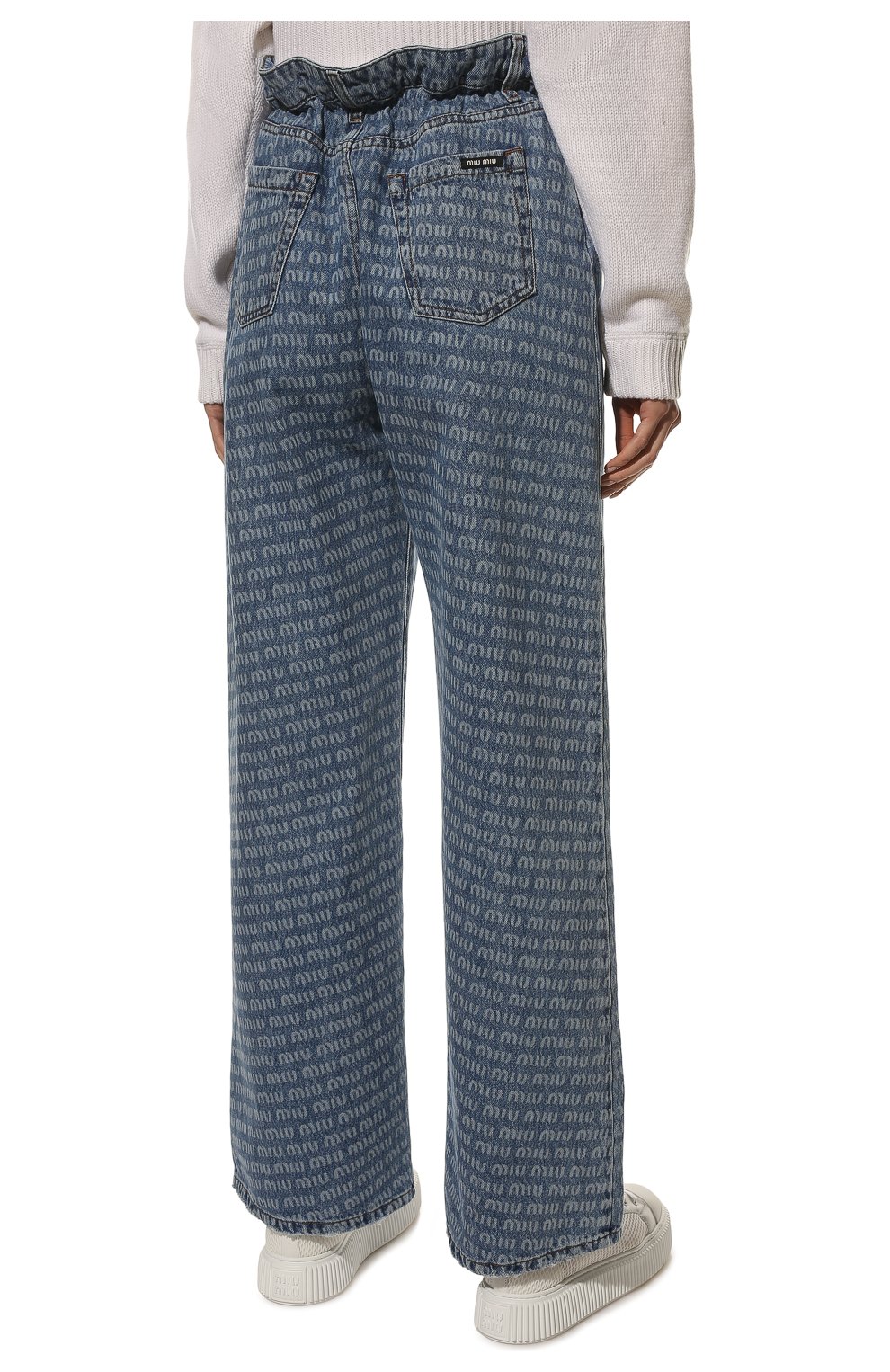 Женские джинсы MIU MIU голубого цвета, арт. GWP419-10DP-F0013 | Фото 4 (Силуэт Ж (брюки и джинсы): Широкие; Кросс-КТ: Деним; Длина (брюки, джинсы): Стандартные; Стили: Гранж; Материал внешний: Хлопок, Деним)