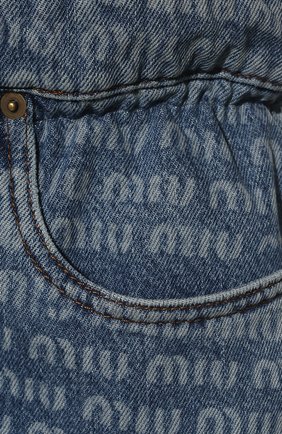 Женские джинсы MIU MIU голубого цвета, арт. GWP419-10DP-F0013 | Фото 5 (Силуэт Ж (брюки и джинсы): Широкие; Кросс-КТ: Деним; Длина (брюки, джинсы): Стандартные; Стили: Гранж; Материал внешний: Хлопок, Деним)