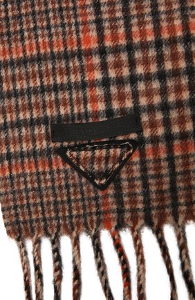 Женский кашемировый шарф PRADA коричневого цвета, арт. P706B-1YI2-F0005-202 | Фото 2 (Материал: Текстиль, Шерсть, Кашемир)
